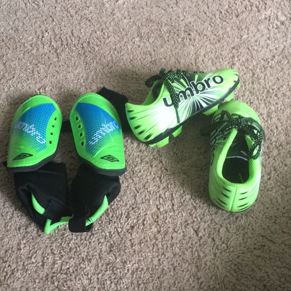 Umbro Toddler Soccer cleats and Shin Guards